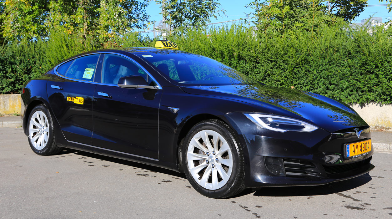 Taxi Testla Model S extérieur